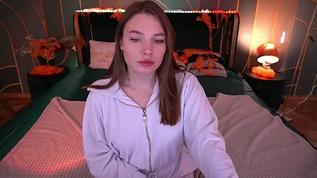 Snapshot of IceDanielles chatting on 10.25.25 IceDanielles online show from 10.25.25