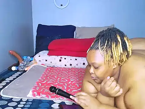 Snapshot of fatafricanqueen chatting on 09.27.25 fatafricanqueen online show from 09.27.25