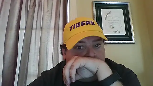 Snapshot of YelpedAverting chatting on 09.13.25 YelpedAverting online show from 09.13.25