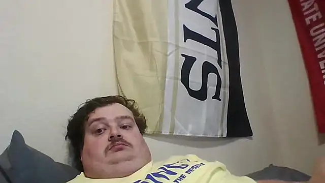 Snapshot of YelpedAverting chatting on 10.23.25 YelpedAverting online show from 10.23.25