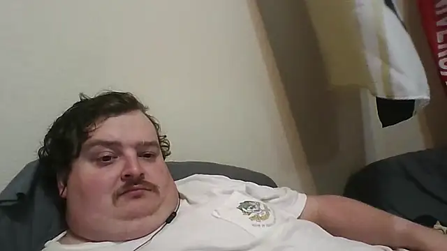 Snapshot of YelpedAverting chatting on 12.01.25 YelpedAverting online show from 12.01.25