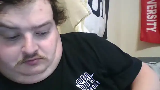 Snapshot of YelpedAverting chatting on 12.02.25 YelpedAverting online show from 12.02.25