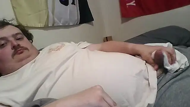 Snapshot of YelpedAverting chatting on 12.04.25 YelpedAverting online show from 12.04.25