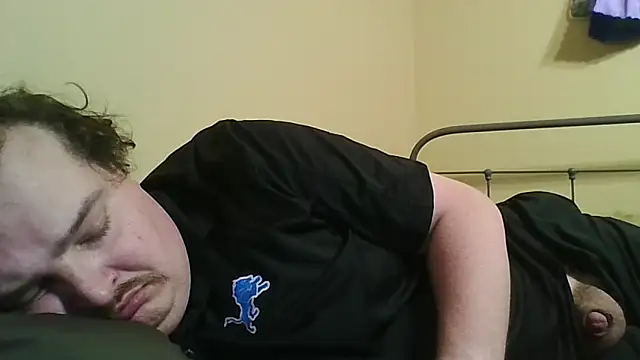 Snapshot of YelpedAverting chatting on 12.18.25 YelpedAverting online show from 12.18.25