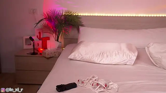 Lexi Reed online show from 10.17.25