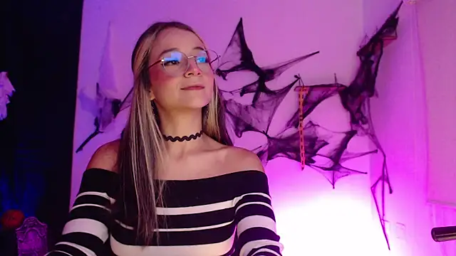 Snapshot of penny_sweett_ chatting on 10.30.25 penny sweett online show from 10.30.25