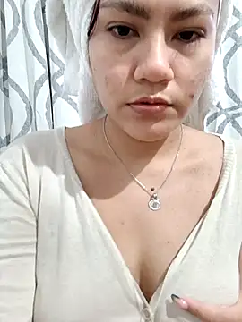 Snapshot of ZUCAAT chatting on 03.06.25 ZUCAAT online show from 03.06.25