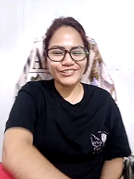 Snapshot of ZUCAAT chatting on 10.28.25 ZUCAAT online show from 10.28.25