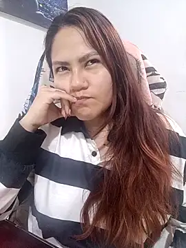 Snapshot of ZUCAAT chatting on 12.16.25 ZUCAAT online show from 12.16.25