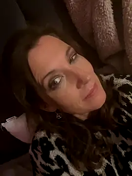 Snapshot of Lwhite1 chatting on 10.21.25 Lwhite1 online show from 10.21.25