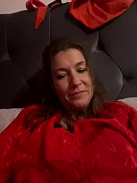 Snapshot of Lwhite1 chatting on 10.26.25 Lwhite1 online show from 10.26.25