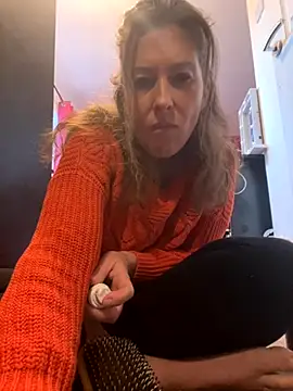 Snapshot of Lwhite1 chatting on 10.28.25 Lwhite1 online show from 10.28.25