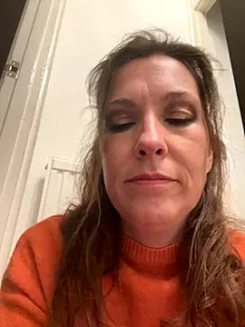 Snapshot of Lwhite1 chatting on 11.04.25 Lwhite1 online show from 11.04.25