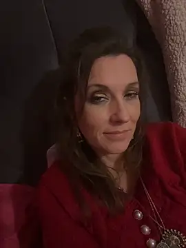 Snapshot of Lwhite1 chatting on 11.08.25 Lwhite1 online show from 11.08.25