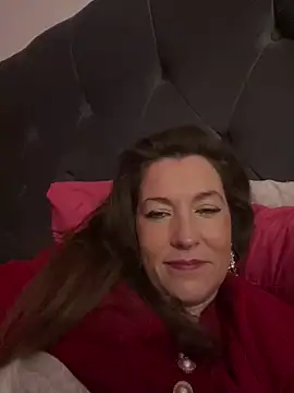 Snapshot of Lwhite1 chatting on 11.08.25 Lwhite1 online show from 11.08.25