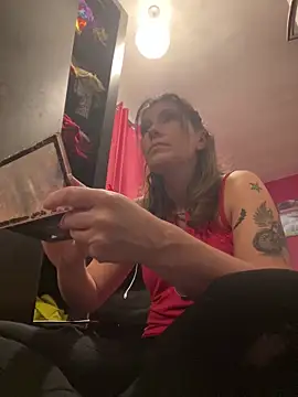 Snapshot of Lwhite1 chatting on 11.13.25 Lwhite1 online show from 11.13.25