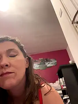 Snapshot of Lwhite1 chatting on 11.14.25 Lwhite1 online show from 11.14.25