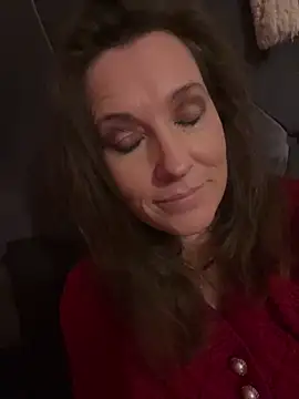 Snapshot of Lwhite1 chatting on 11.26.25 Lwhite1 online show from 11.26.25