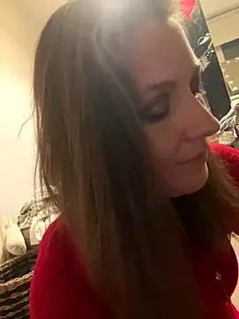 Snapshot of Lwhite1 chatting on 11.27.25 Lwhite1 online show from 11.27.25