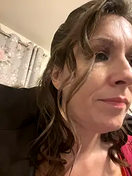 Snapshot of Lwhite1 chatting on 11.28.25 Lwhite1 online show from 11.28.25