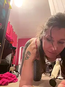 Snapshot of Lwhite1 chatting on 12.14.25 Lwhite1 online show from 12.14.25