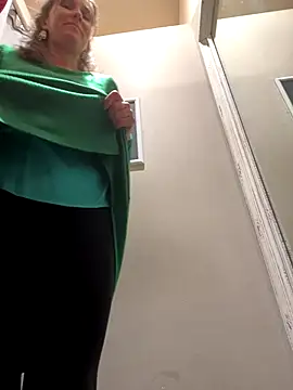 Snapshot of Lwhite1 chatting on 12.18.25 Lwhite1 online show from 12.18.25