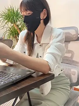 Snapshot of Annabody chatting on 09.29.25 Annabody online show from 09.29.25
