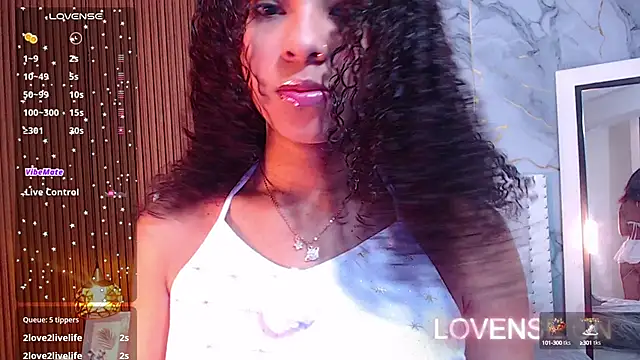 Snapshot of littleebonny chatting on 12.26.24 littleebonny online show from 12.26.24