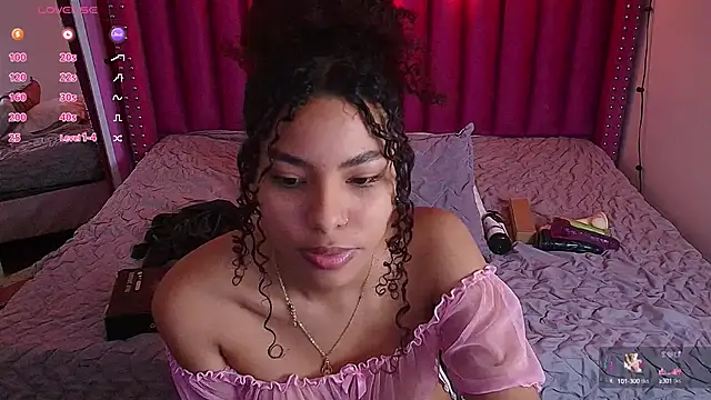 Snapshot of littleebonny chatting on 01.21.25 littleebonny online show from 01.21.25