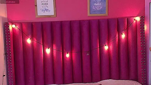 Snapshot of littleebonny chatting on 02.04.25 littleebonny online show from 02.04.25