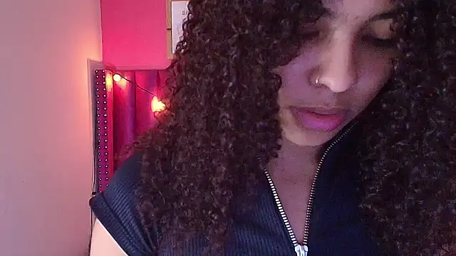 Snapshot of littleebonny chatting on 02.07.25 littleebonny online show from 02.07.25