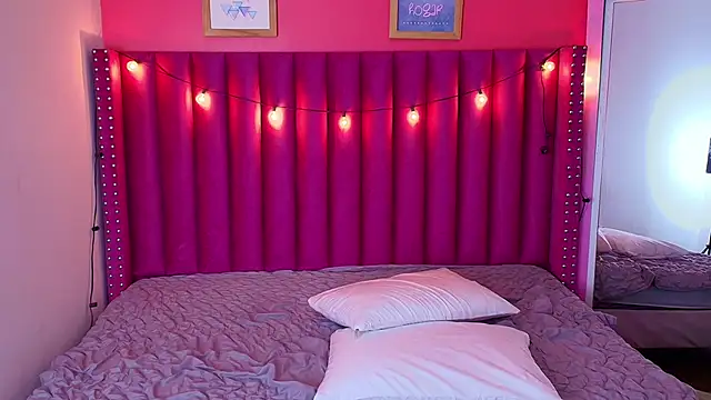 Snapshot of littleebonny chatting on 02.20.25 littleebonny online show from 02.20.25