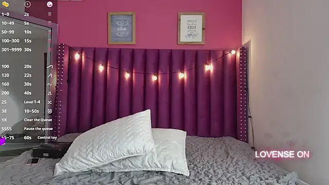 Snapshot of littleebonny chatting on 03.07.25 littleebonny online show from 03.07.25