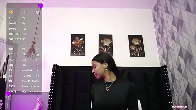 Snapshot of littleebonny chatting on 03.08.25 littleebonny online show from 03.08.25