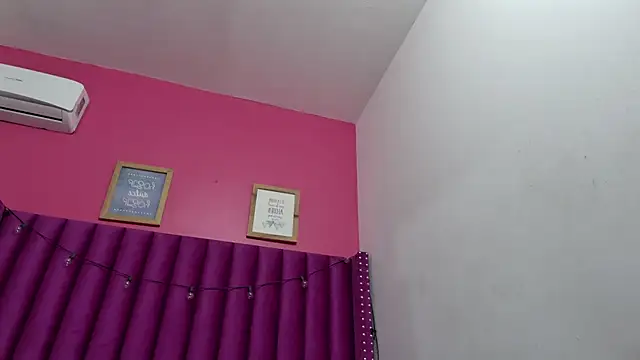 Snapshot of littleebonny chatting on 03.09.25 littleebonny online show from 03.09.25