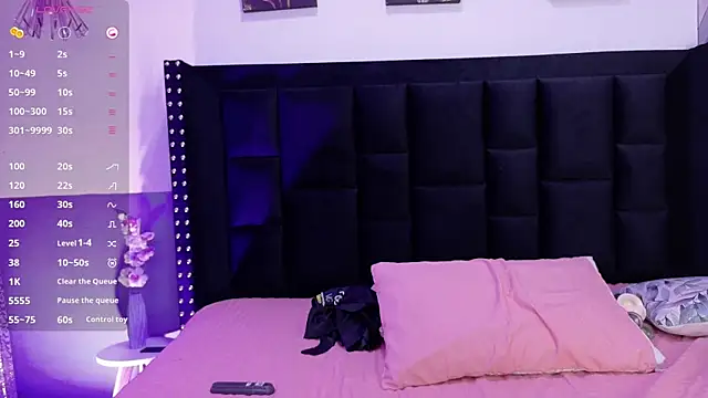 Snapshot of littleebonny chatting on 09.22.25 littleebonny online show from 09.22.25