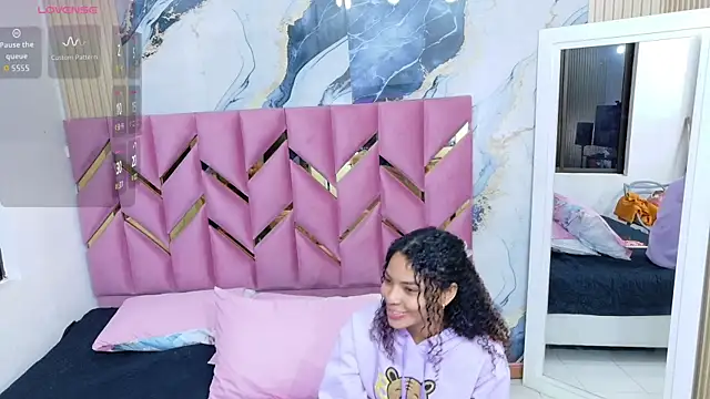 Snapshot of littleebonny chatting on 11.27.25 littleebonny online show from 11.27.25