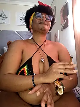 Snapshot of CocoBootyyy chatting on 09.18.25 CocoBootyyy online show from 09.18.25