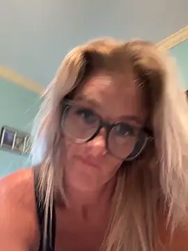 vixendoll87 online show from 10.11.25