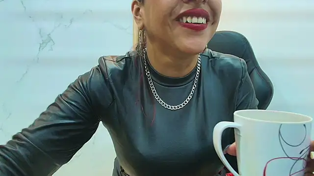 Anabella Thompson online show from 05.06.26