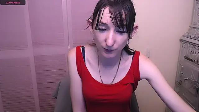 Snapshot of AmandaSell chatting on 12.15.24 AmandaSell online show from 12.15.24