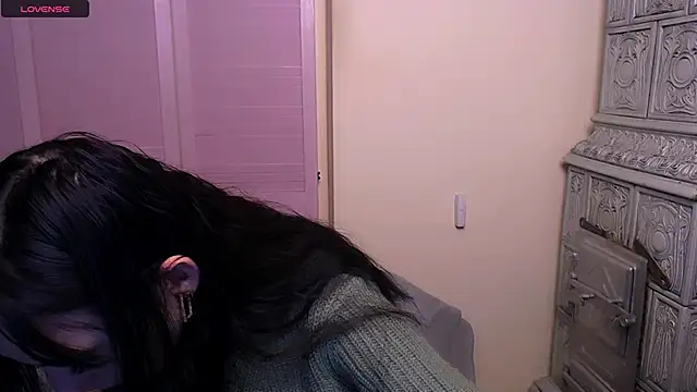 Snapshot of AmandaSell chatting on 12.20.24 AmandaSell online show from 12.20.24