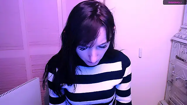 Snapshot of AmandaSell chatting on 12.24.24 AmandaSell online show from 12.24.24