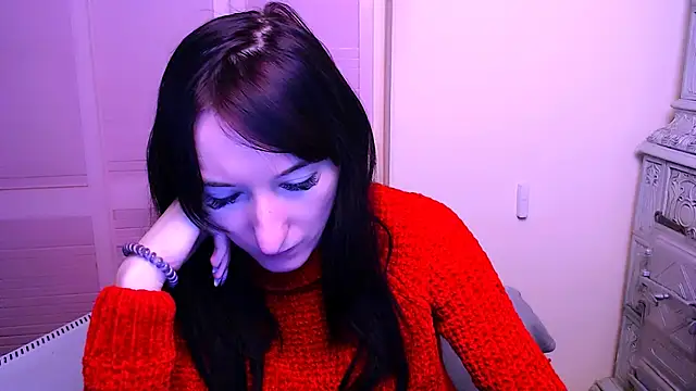 Snapshot of AmandaSell chatting on 12.25.24 AmandaSell online show from 12.25.24
