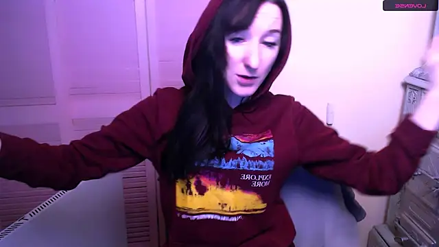 Snapshot of AmandaSell chatting on 12.27.24 AmandaSell online show from 12.27.24