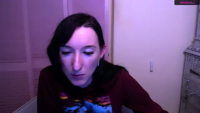 Snapshot of AmandaSell chatting on 12.27.24 AmandaSell online show from 12.27.24