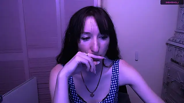 Snapshot of AmandaSell chatting on 12.30.24 AmandaSell online show from 12.30.24