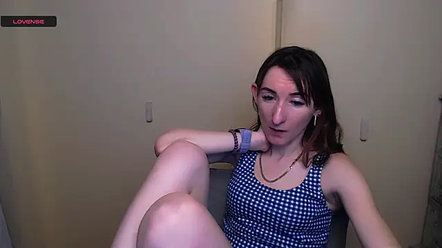 Snapshot of AmandaSell chatting on 02.24.25 AmandaSell online show from 02.24.25
