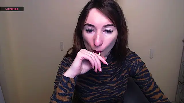 Snapshot of AmandaSell chatting on 02.25.25 AmandaSell online show from 02.25.25