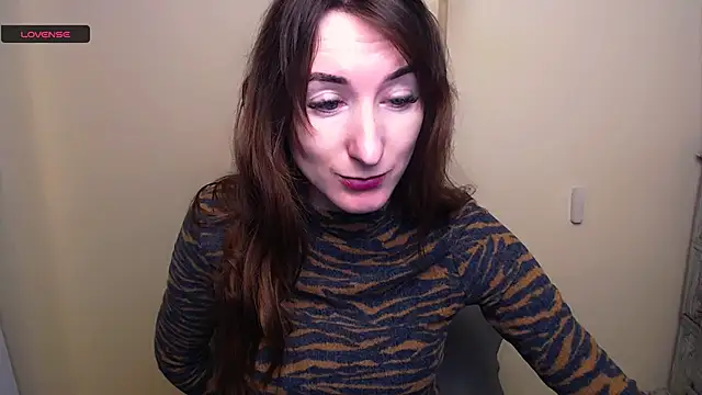 Snapshot of AmandaSell chatting on 02.25.25 AmandaSell online show from 02.25.25